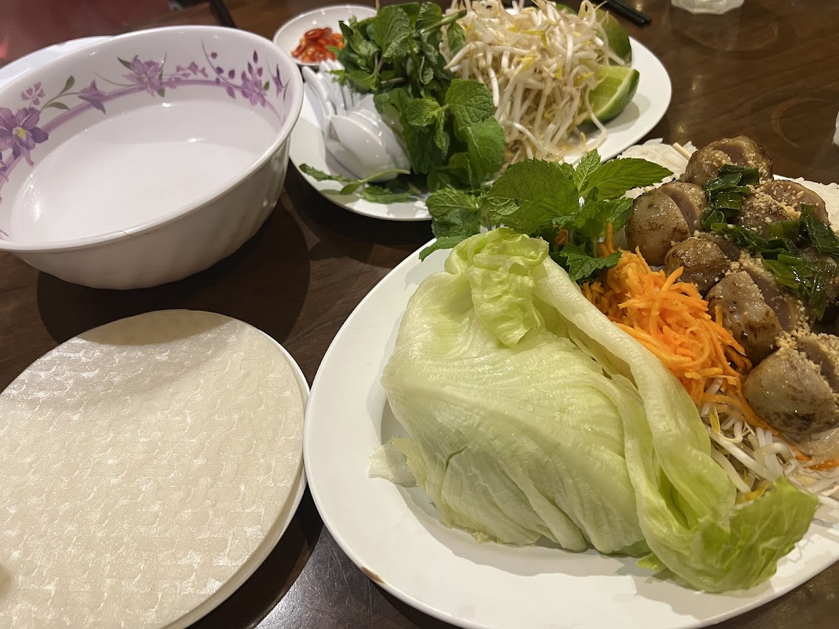 Ben's Vietnamese & Chinese Restaurant Photo 7